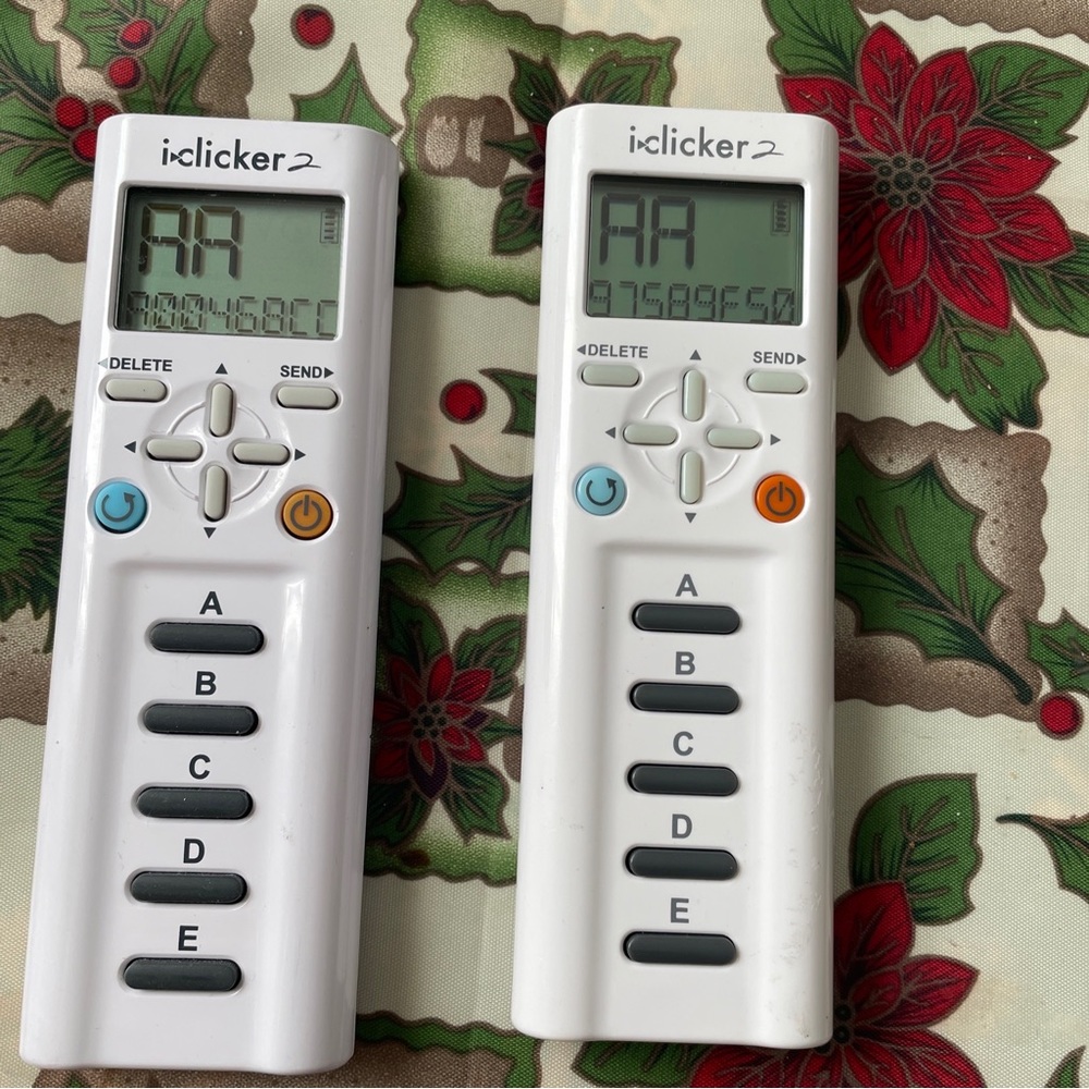 iClicker 2 Student Classroom Response System Remote Control White Used lot of 2